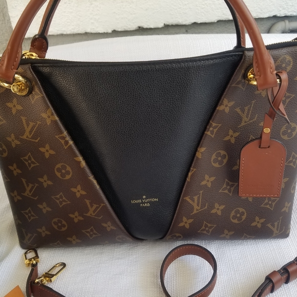 Louis Vuitton Handbags - Louis Vuitton V tote mm